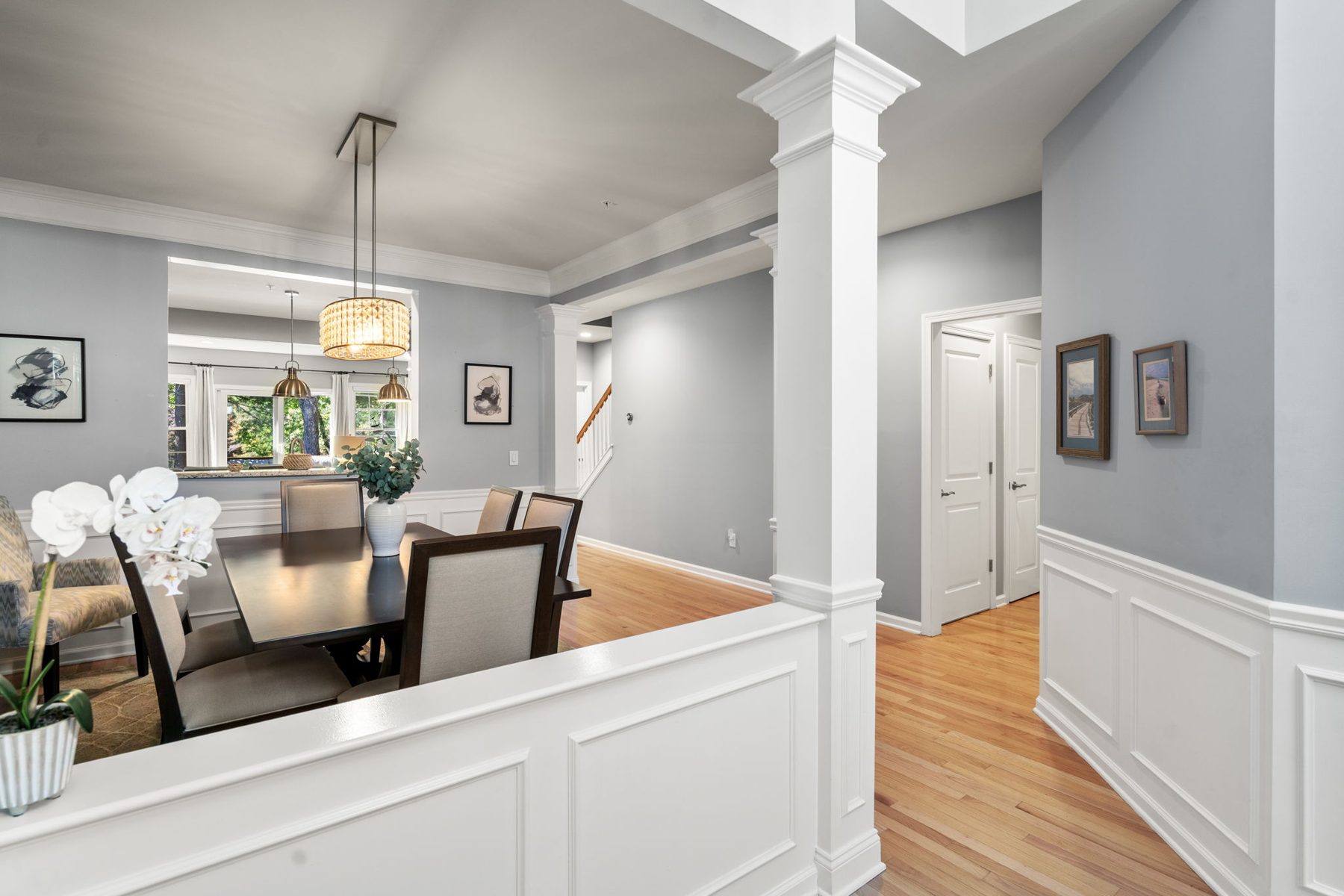 14 Iris Court — foyer and columns