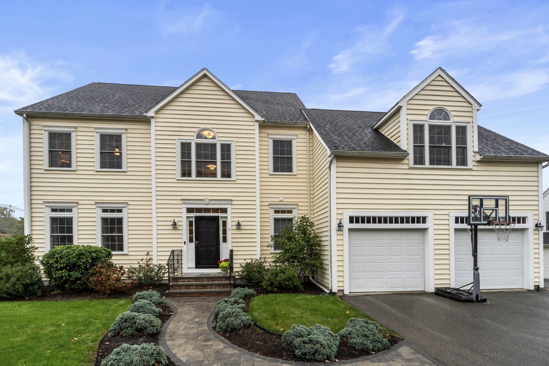 2 Chapman Knoll, Canton, MA — sold by Amanda Rosen