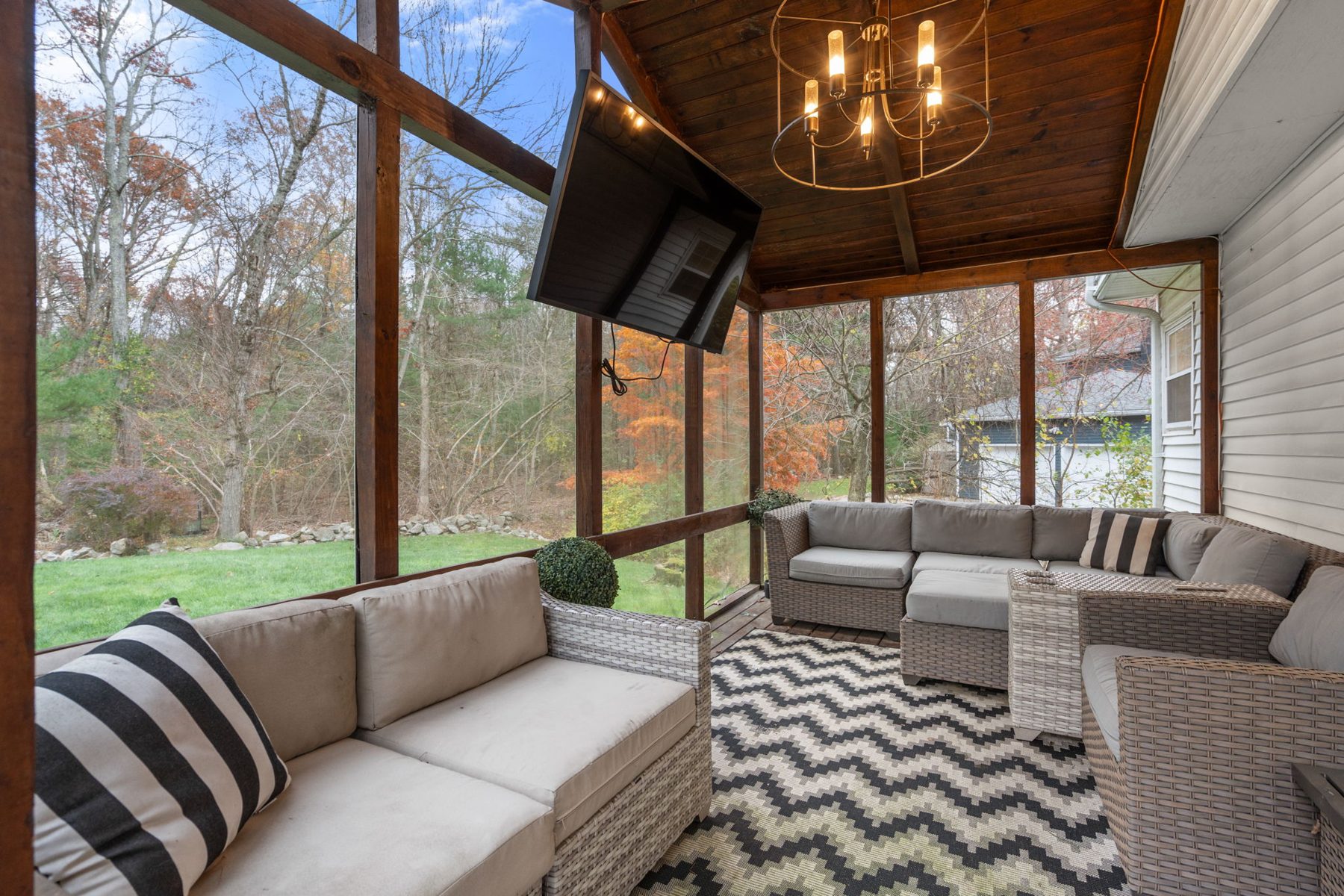 52 Condor Rd, Sharon — Screened porch