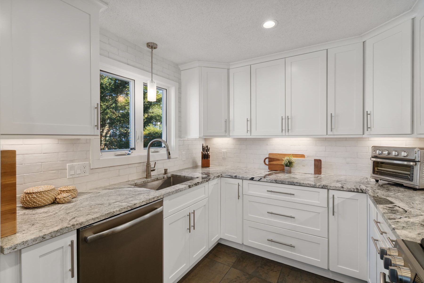 5 Meadowhill Ct — kitchen with granite and white shaker