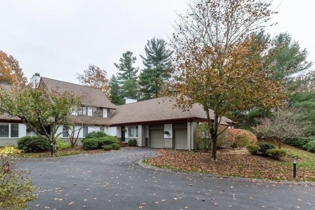 23 Cortland Dr, Sharon