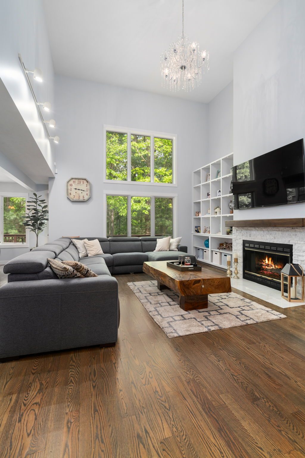 39 Orchard Hill Dr — great room