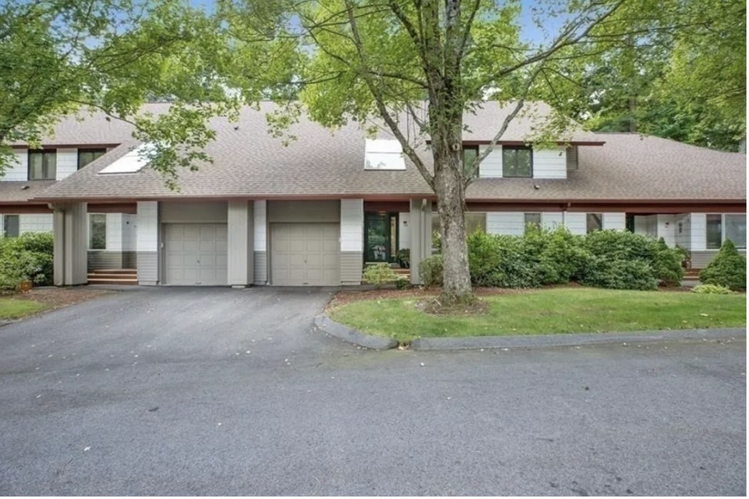 43 Apple Valley Dr, Sharon