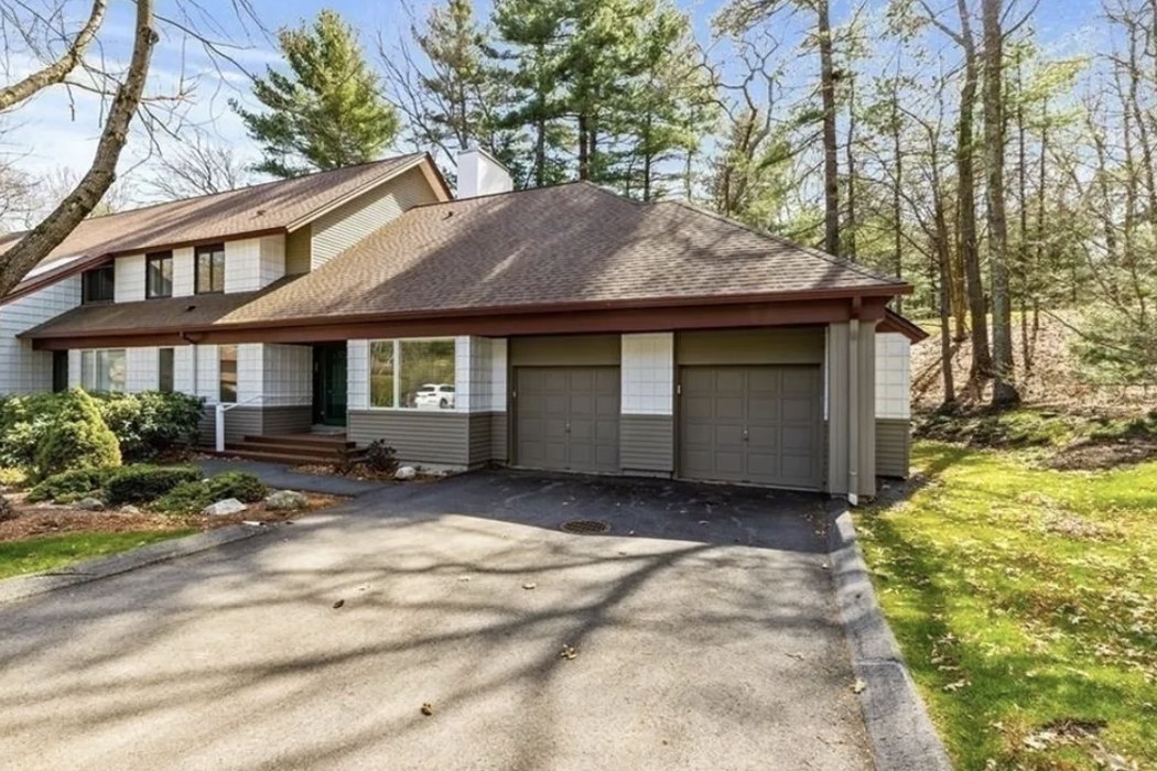 A MacIntosh Farms townhome in Sharon, MA