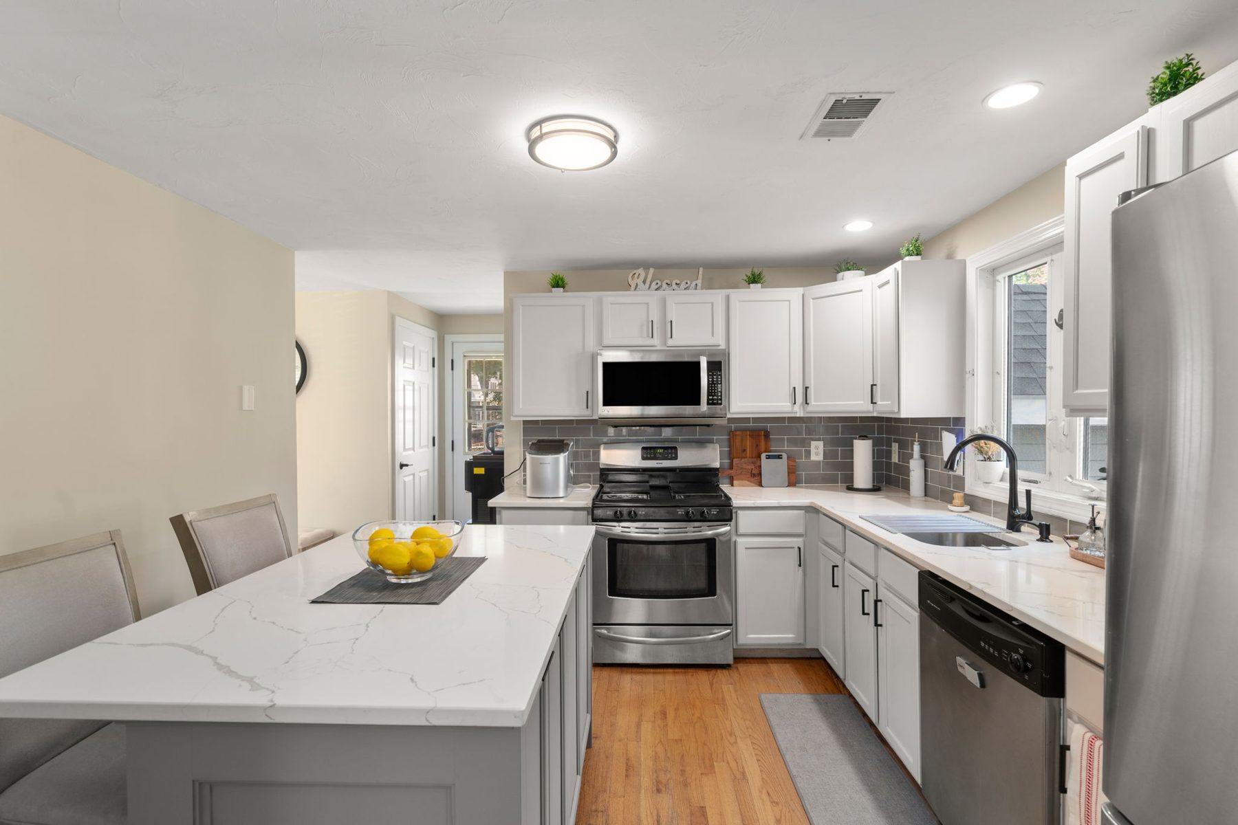 142 Norwell St — kitchen