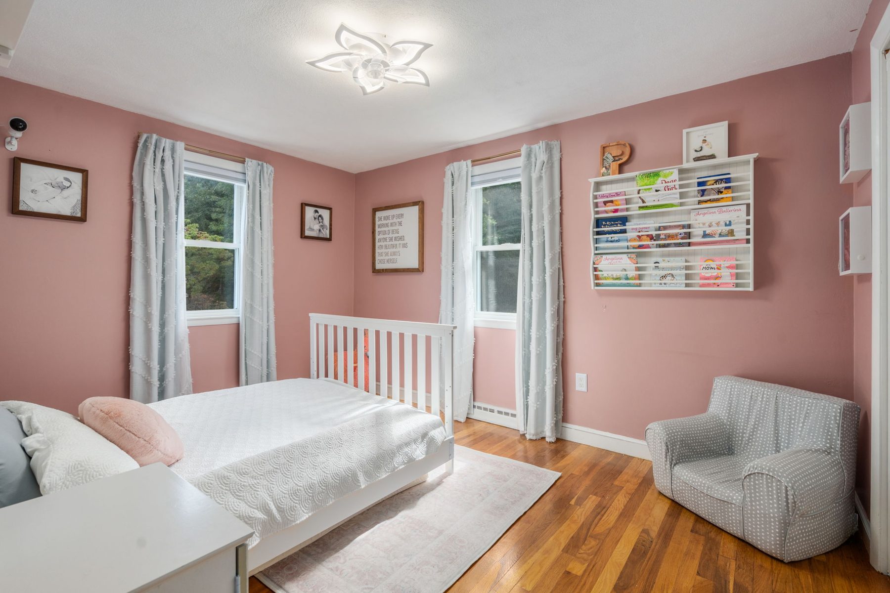 Staged child's bedroom at 43 Skelton Rd, Burlington, MA