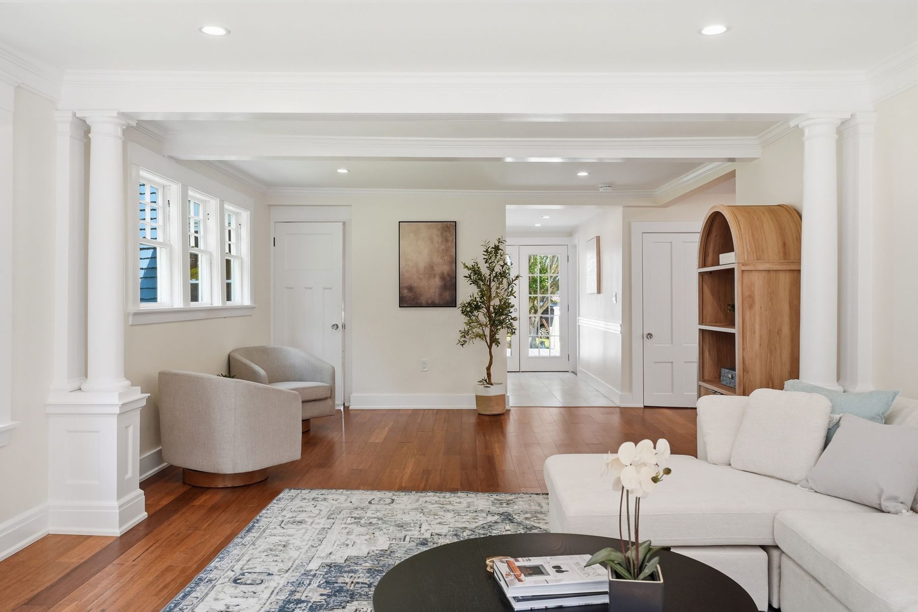 8 Pemberton Road, Wayland — Living room, columns and beams