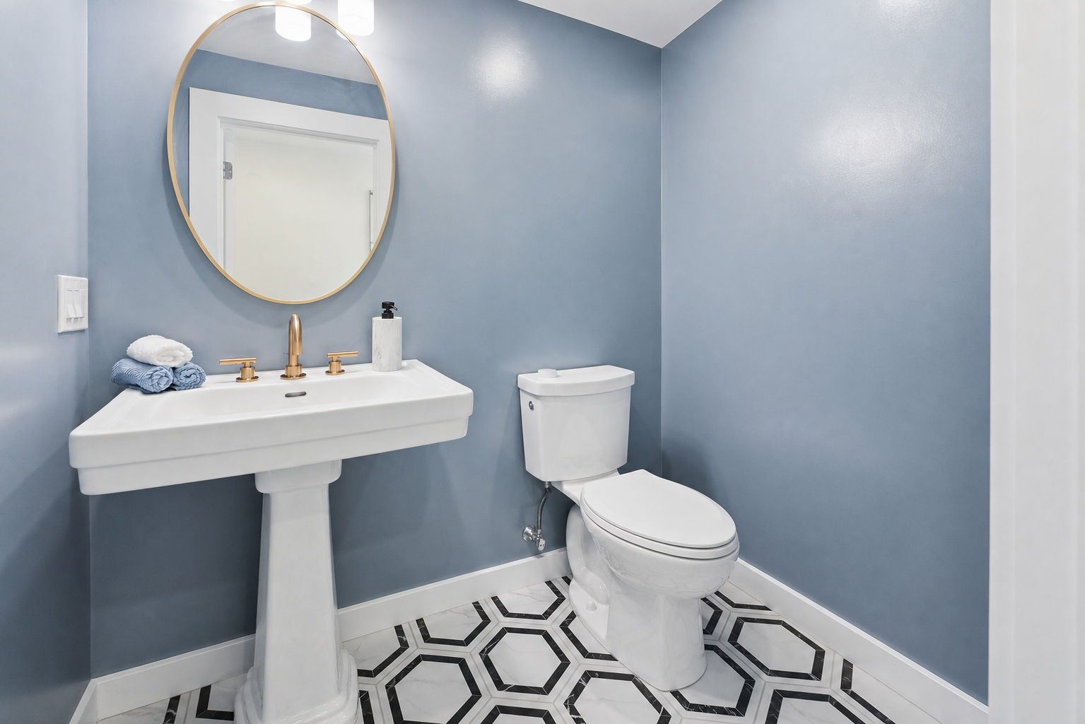 8 Pemberton Road, Wayland — Powder room, hex tile